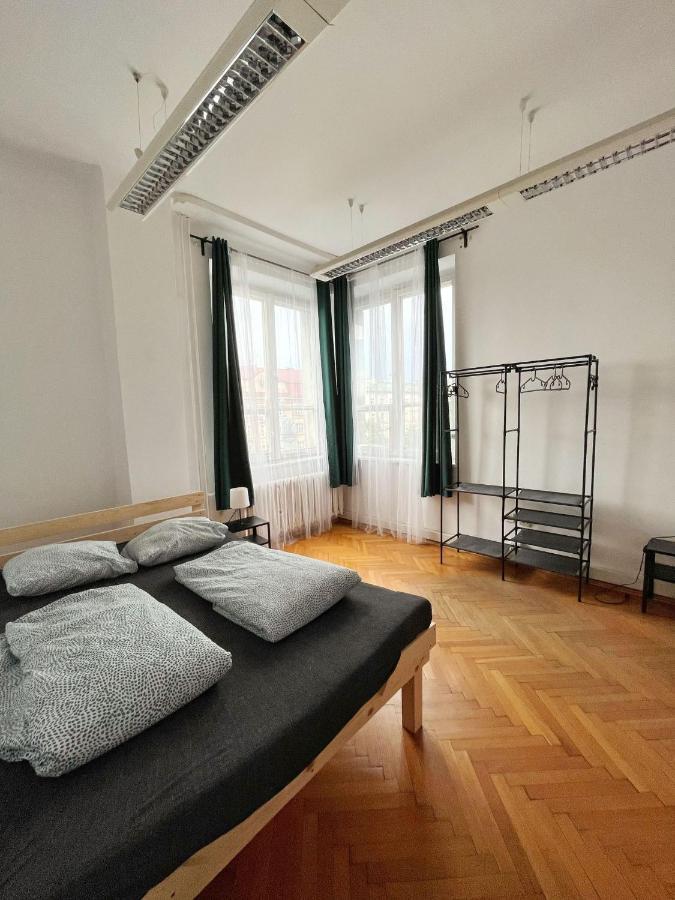 Nice View Rooms In Old Town Cracovia Esterno foto