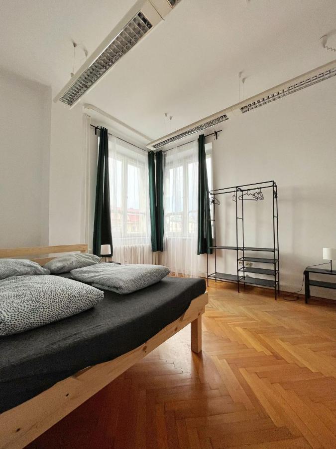 Nice View Rooms In Old Town Cracovia Esterno foto