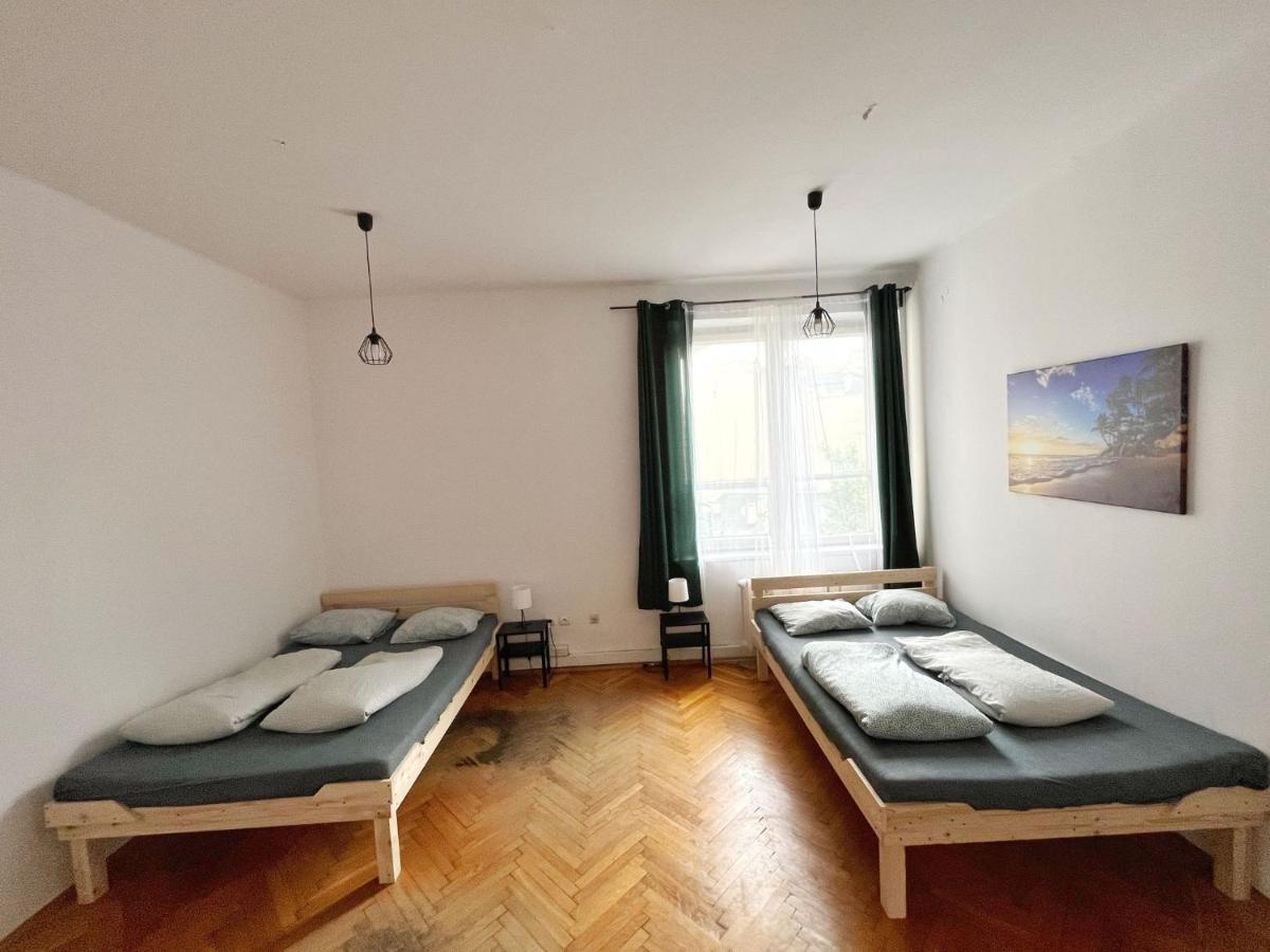 Nice View Rooms In Old Town Cracovia Esterno foto