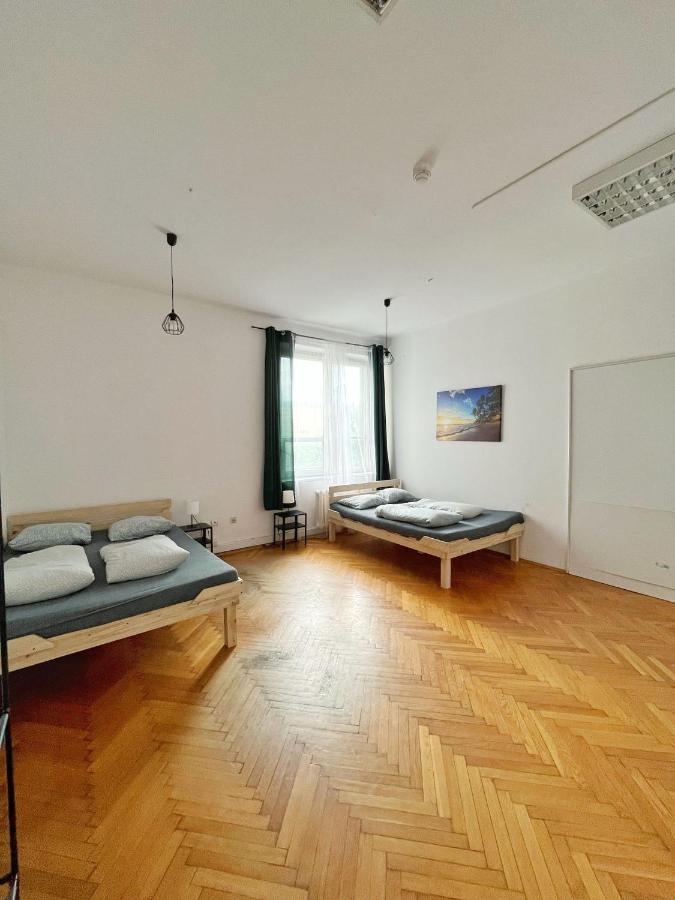 Nice View Rooms In Old Town Cracovia Esterno foto