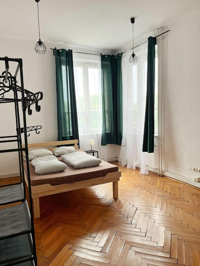 Nice View Rooms In Old Town Cracovia Esterno foto