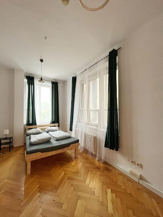 Nice View Rooms In Old Town Cracovia Esterno foto